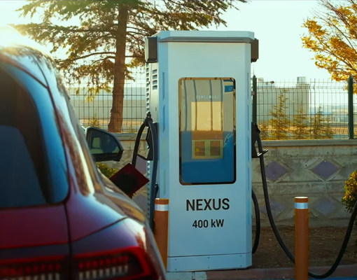 Nexus 400 kW DC Şarj İstasyonu: Aynı Anda İki Araç, Akıllı Güç Yönetimi